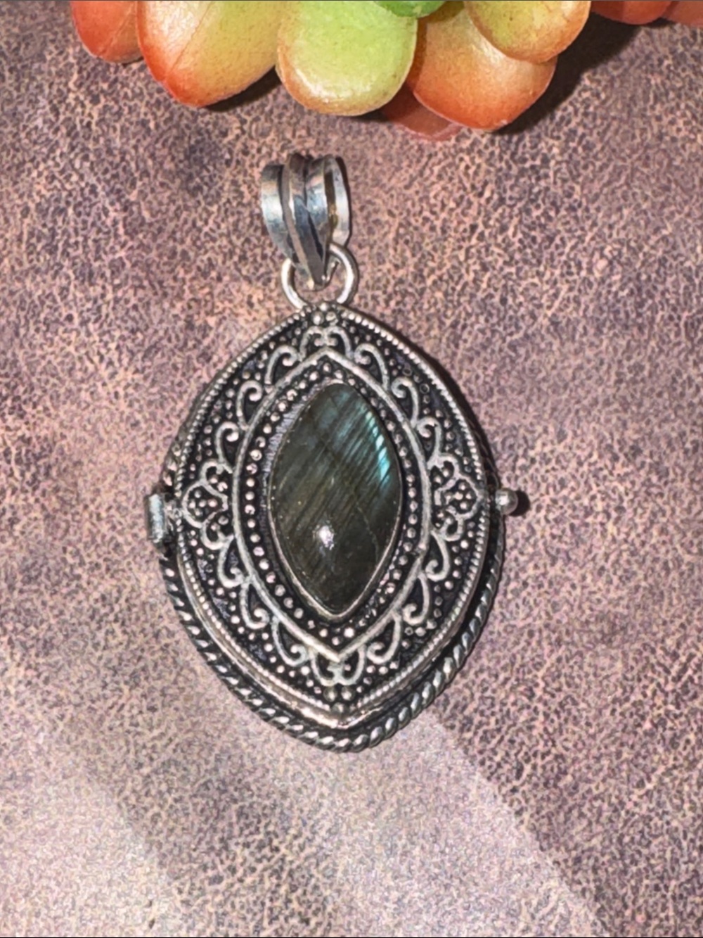 Labradorite Silver Locket - Picture 4 of 12
